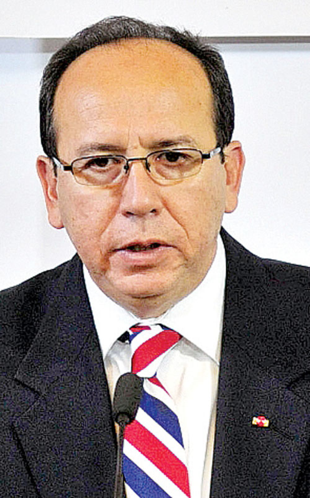 Paraguayos residentes en EEUU denuncian despilfarro de embajador