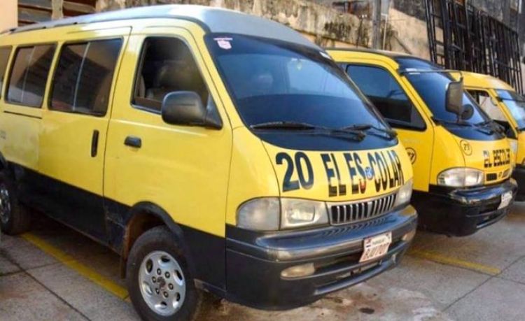 4.000 transportistas escolares cierran ao "negro": "Vivimos de la caridad entre compaeros", afirman