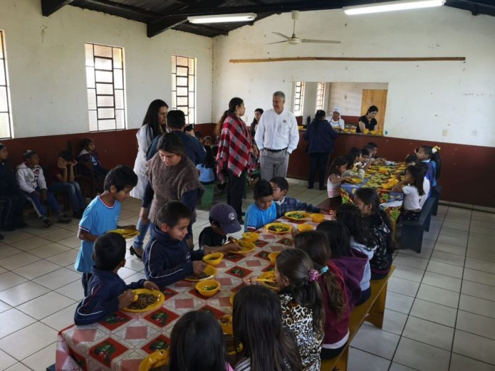 Más visita del intendente a escuela de la ciudad