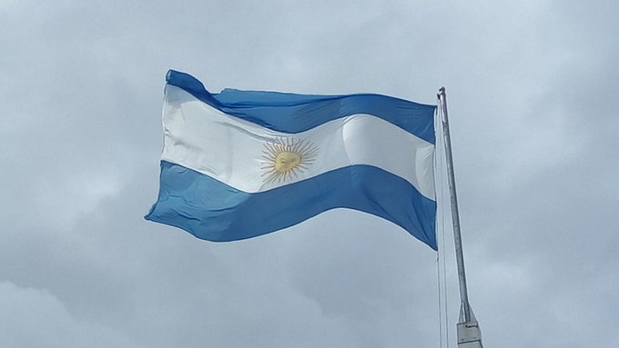 Argentina sube tasa de interés al 97%