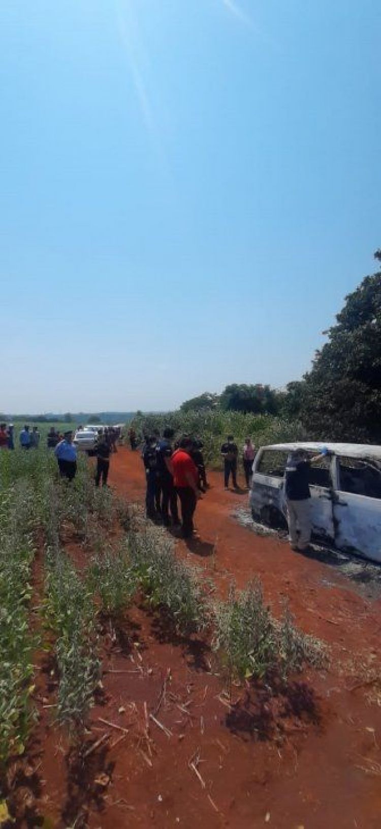 Encuentran vehículo quemado con una persona totalmente incineradaen Cerro Corá