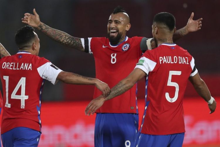 Con un Arturo Vidal brillante, Chile superó a Perú