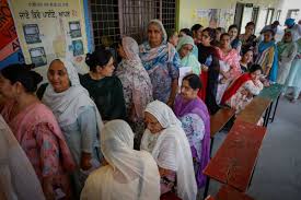 Más de 30 agentes electorales mueren en India por el calor