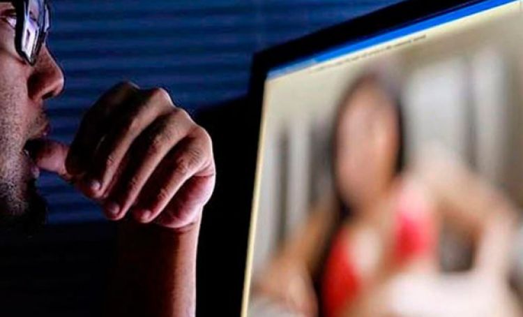 La Policía registra 60 denuncias de sextorsión por mes