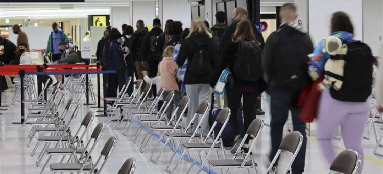 Japón retrocede en sus restricciones de viaje por ómicron