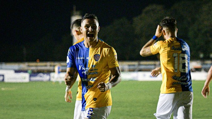 El primer triunfo de Julio César Cáceres como DT de Luqueño