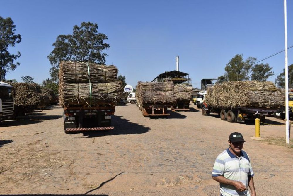 Cierran alcoholera de Troche para que funcionarios canten hurras a favor de Marito