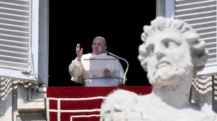 Ante una multitud, Francisco criticó la guerra atroz en Ucrania