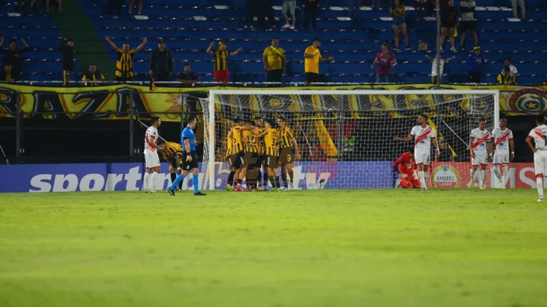 Guaraní trepa al liderato en la Sudamericana
