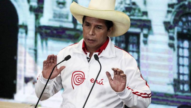 Oficialismo del Perú presenta proyecto para reducir el sueldo de funcionarios