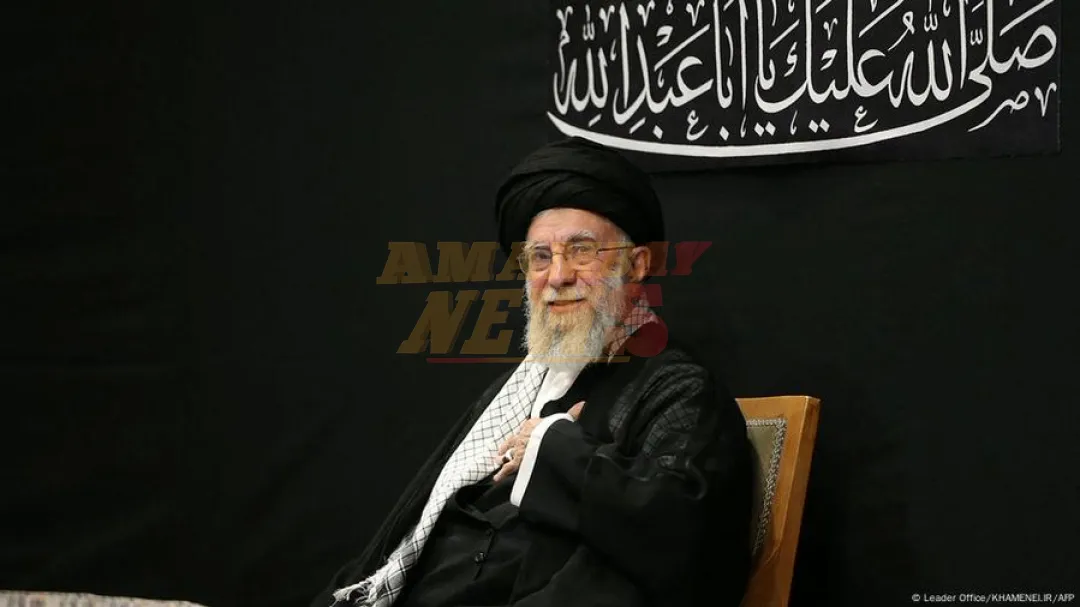 Ali Jamenei reaparece en público en una mezquita de Teherán