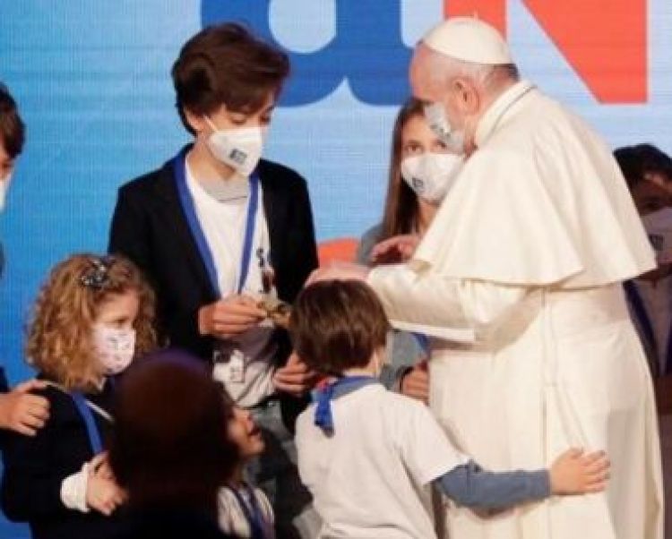 El Papa pide luchar contra la "vieja costumbre" del acoso sexual infantil