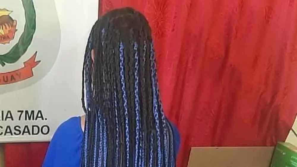 Mujer llevaba tocos de crac entre las trenzas de su cabello y fue detenida en Puerto Casado