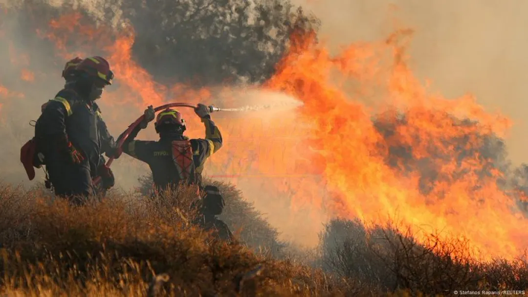 Incendio en Creta obliga a evacuar a miles de personas