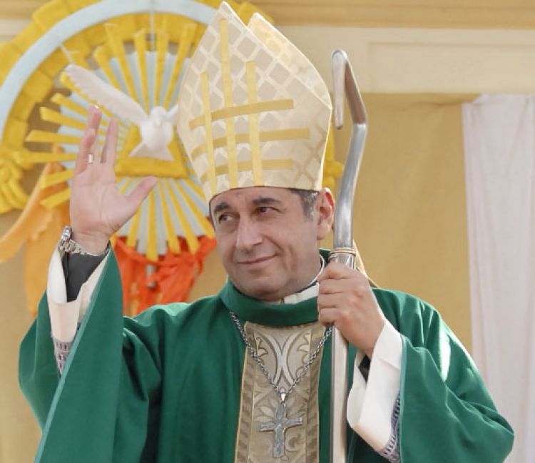 Obispo insta a reavivar la llama del amor por San Valentín