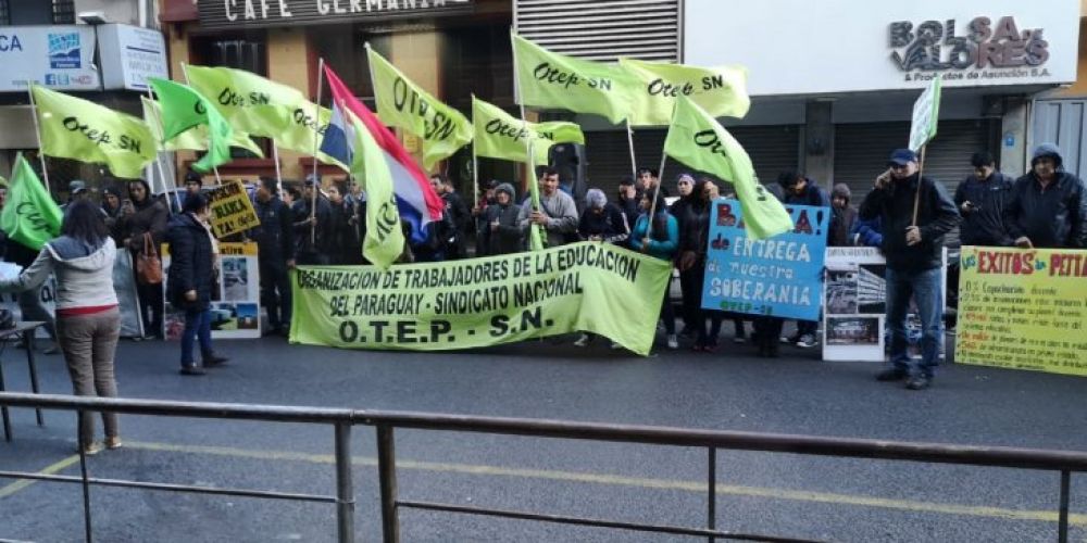 Docentes amenazan con huelga por desacuerdo con Presupuesto General