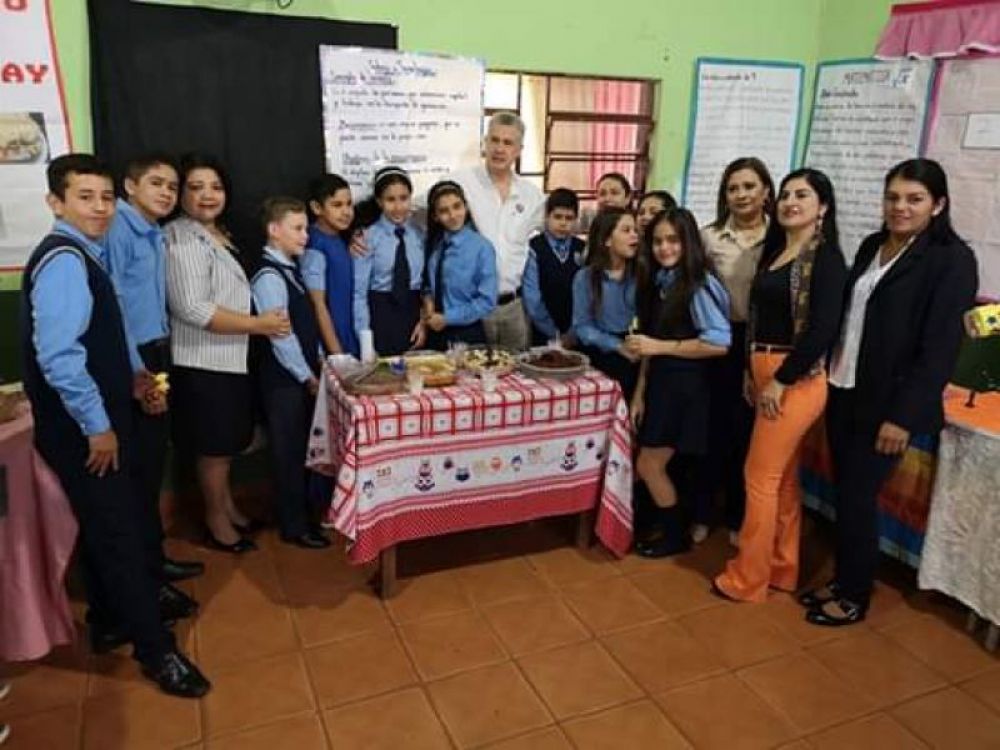 Intendente visitó Feria Pedagógica en la escuela Juan E. O""Leary