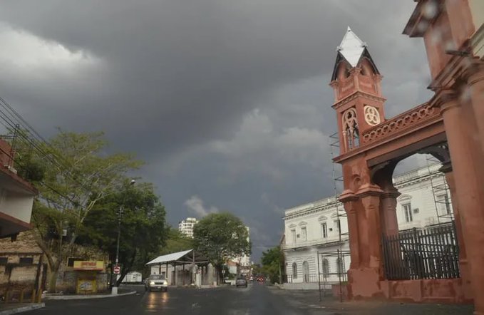 Pronostican un viernes caluroso, húmedo y con lluvias dispersas