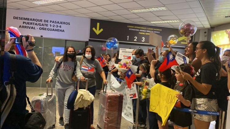 Llegan más estudiantes paraguayos provenientes de Taiwán