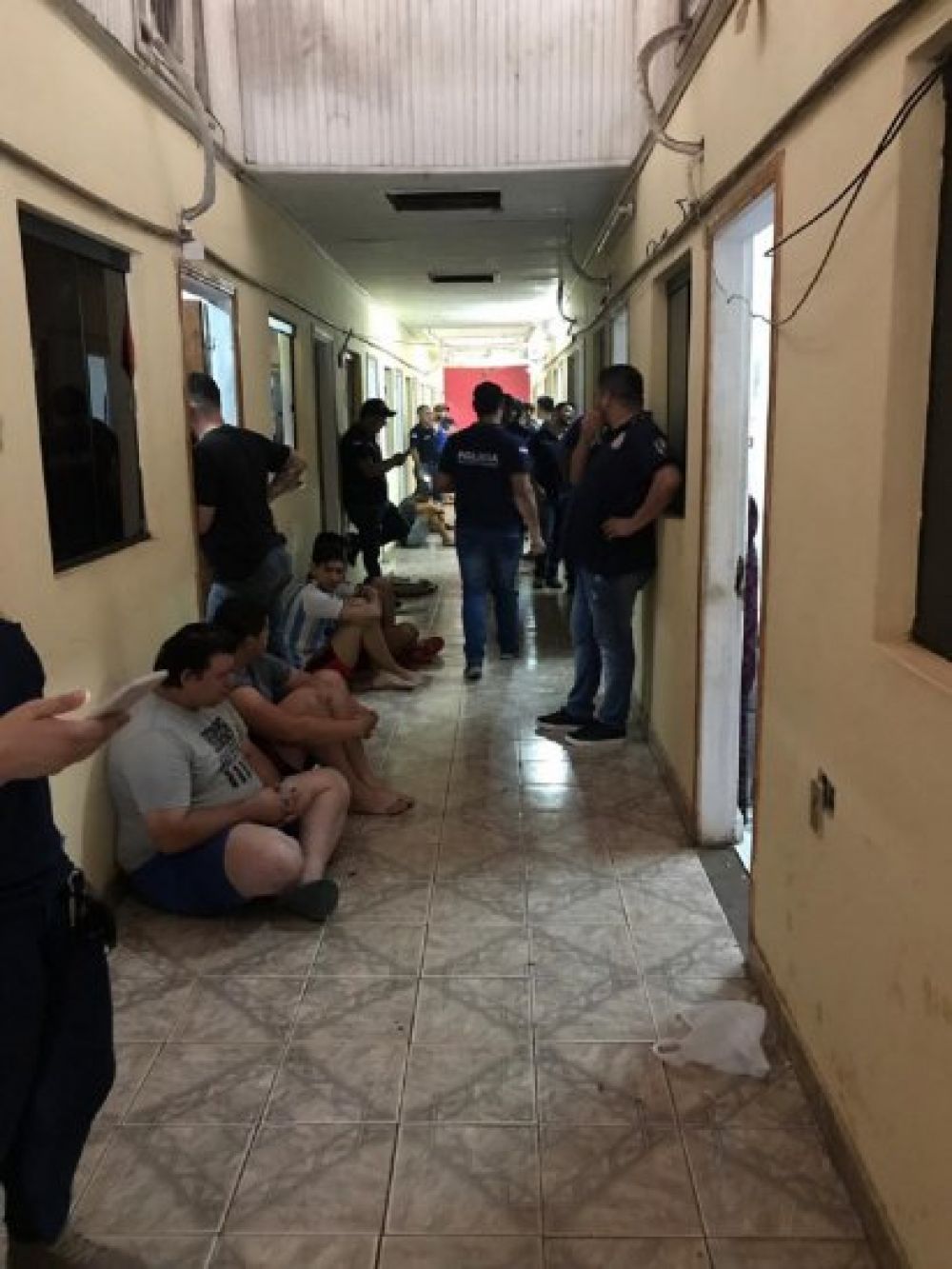 Incautan drogas y detienen a 10 extranjeros en un hotel de Pedro Juan