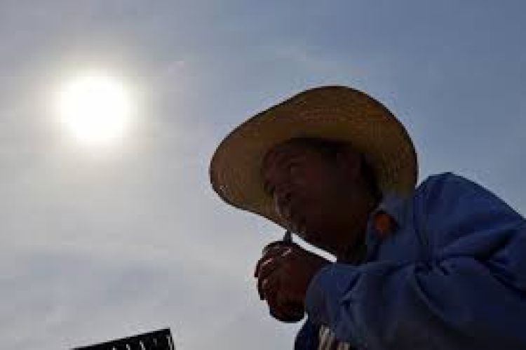 Jueves caluroso y con lluvias dispersas en algunas zonas