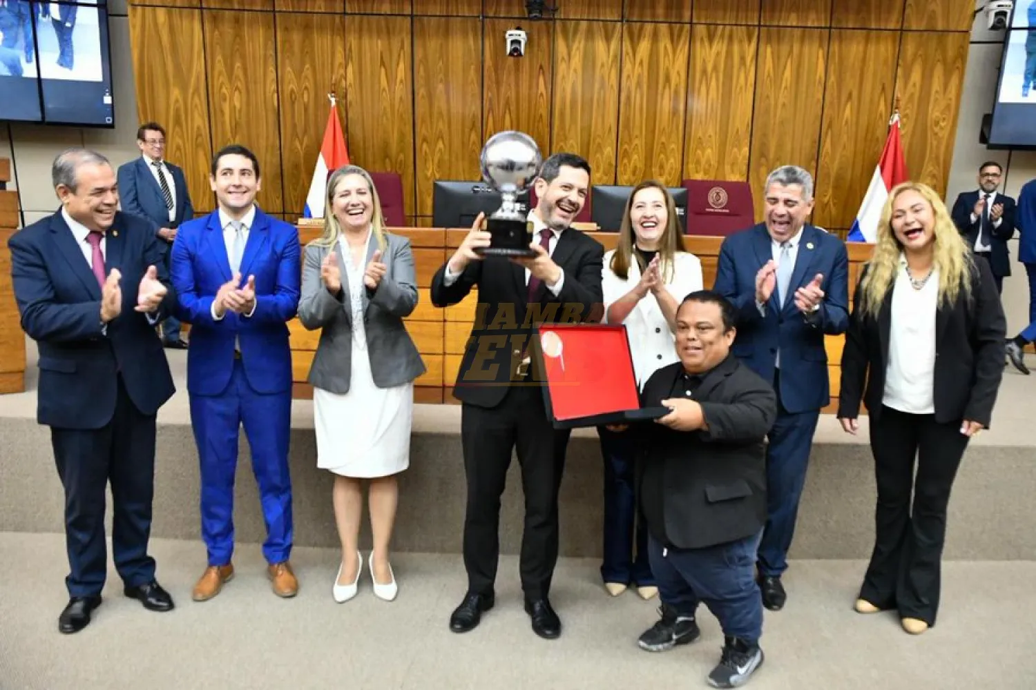 Tras ganar la Copa América, Los Karape reciben el premio “Arsenio Erico”