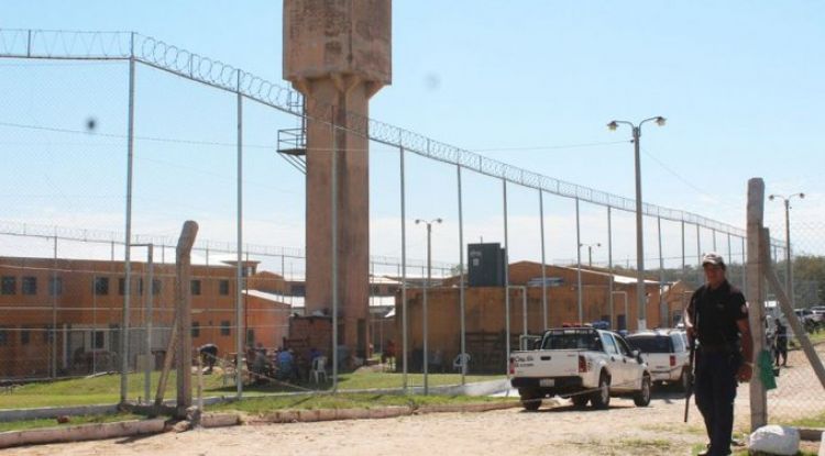 Detienen a una mujer que intentó ingresar un proyectil al Penal de Emboscada
