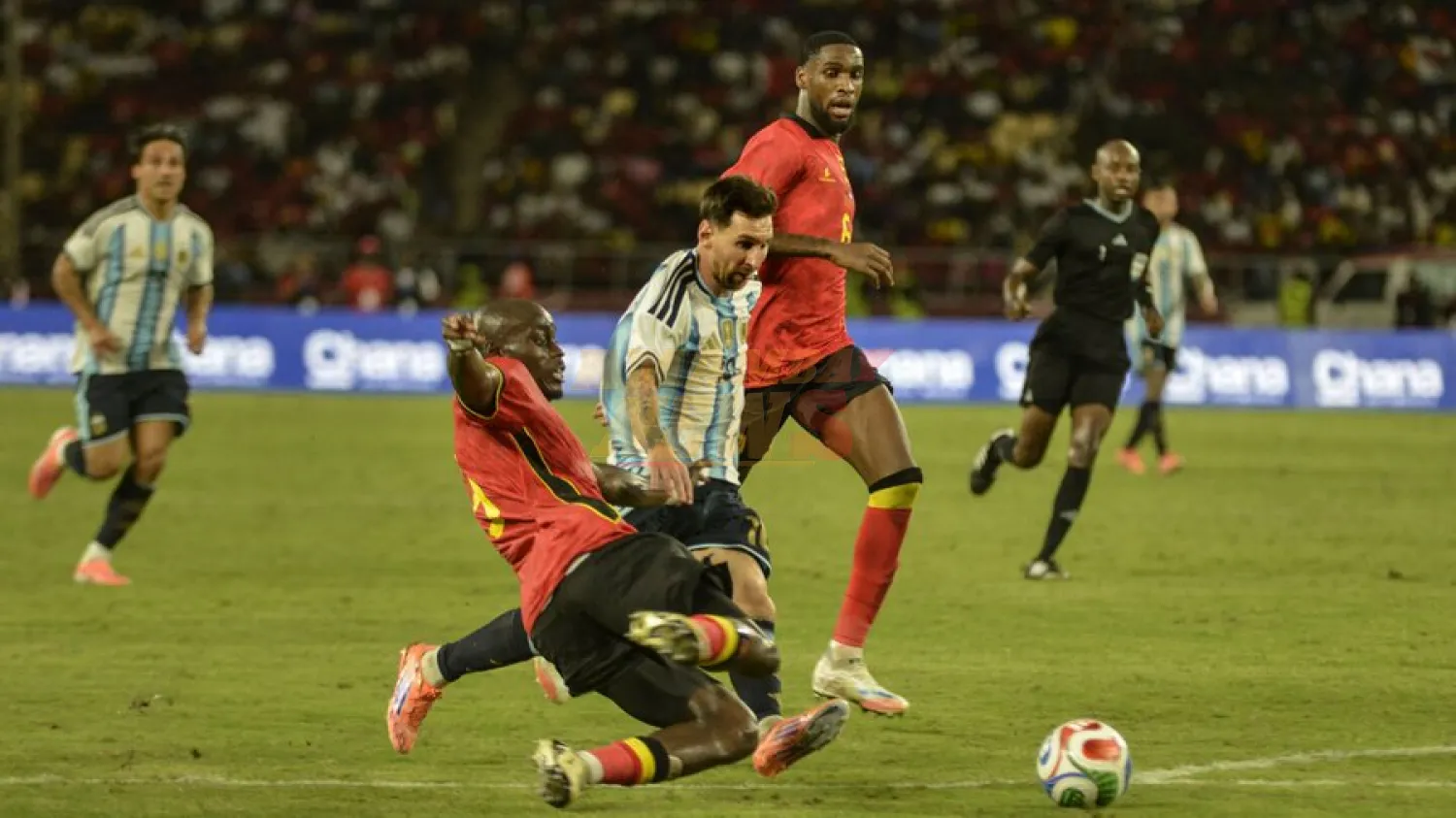 Argentina vence a Angola con gol y asistencia de Messi