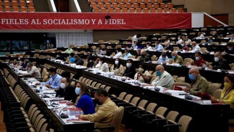 Partido Comunista cubano pone en la mira la economía y la "subversión" en internet