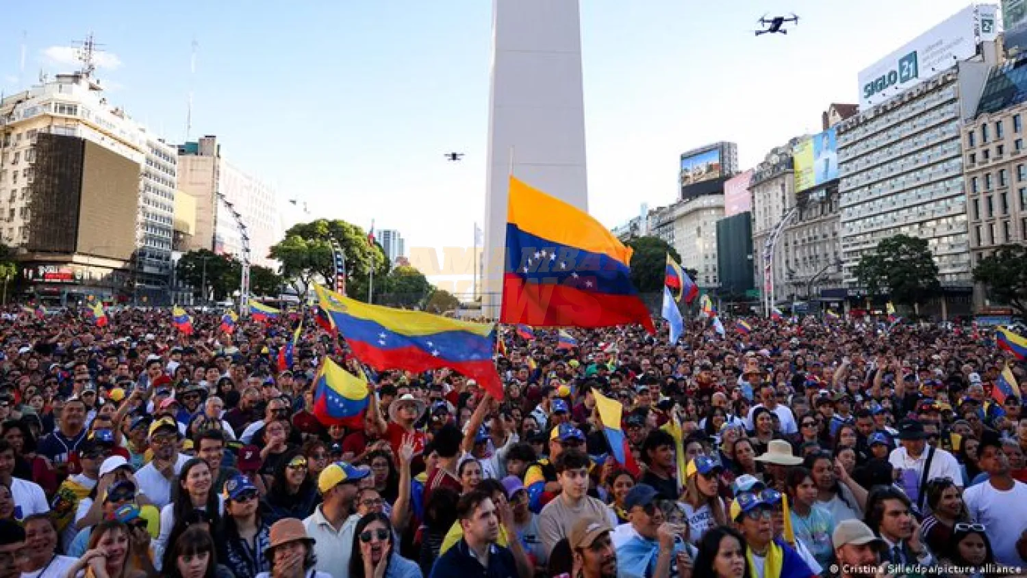 Diáspora festeja captura de Maduro, chavistas protestan
