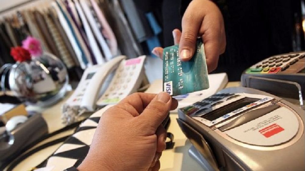 Abren sumario a restaurantes que rechazaron tarjetas el fin de semana