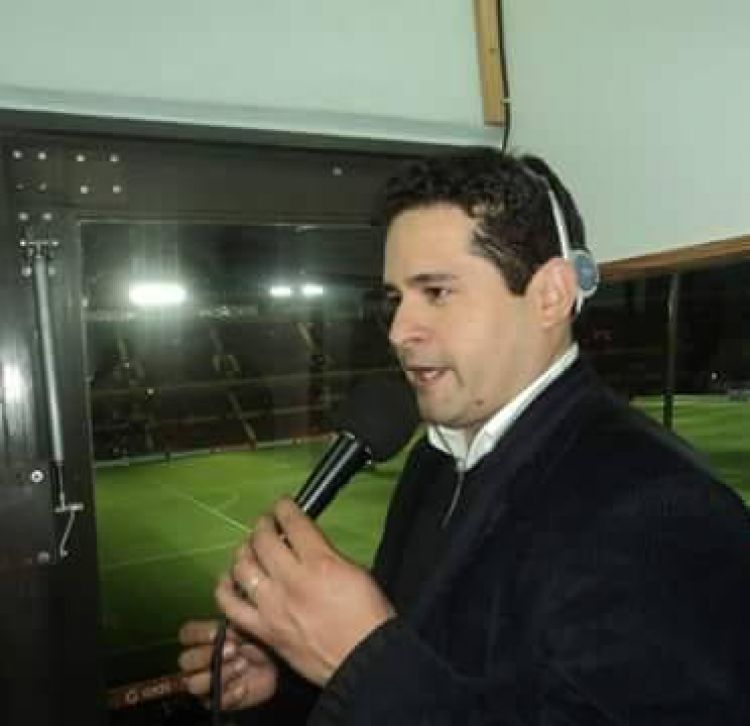 El COVID-19 apagó la voz del relator deportivo Israel Pérez
