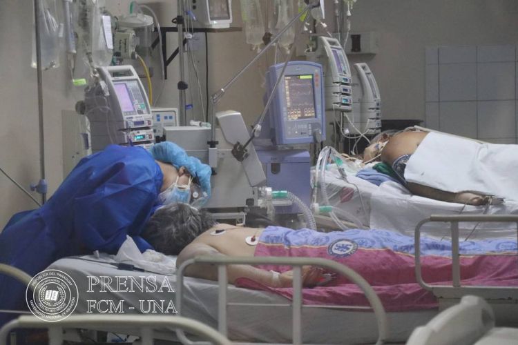Clínicas reporta camas ocupadas al 100% y pacientes en espera