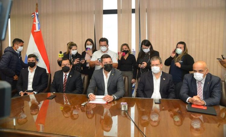 Honor colorado apoya solo los aumentos salariales de docentes y médicos