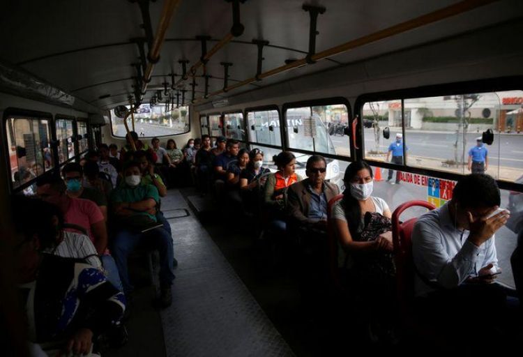 Trece personas mueren en Perú tras intervención policial en fiesta prohibida en medio de pandemia