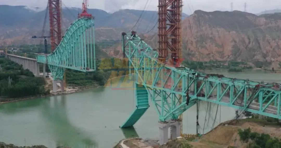 China: colapso de un puente deja al menos una docena de fallecidos