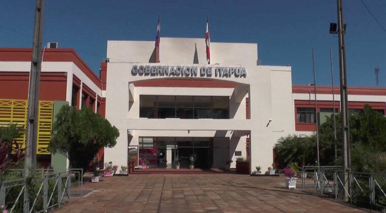Cerca de 100 funcionarios colorados quedan fuera de Gobernación de Itapúa