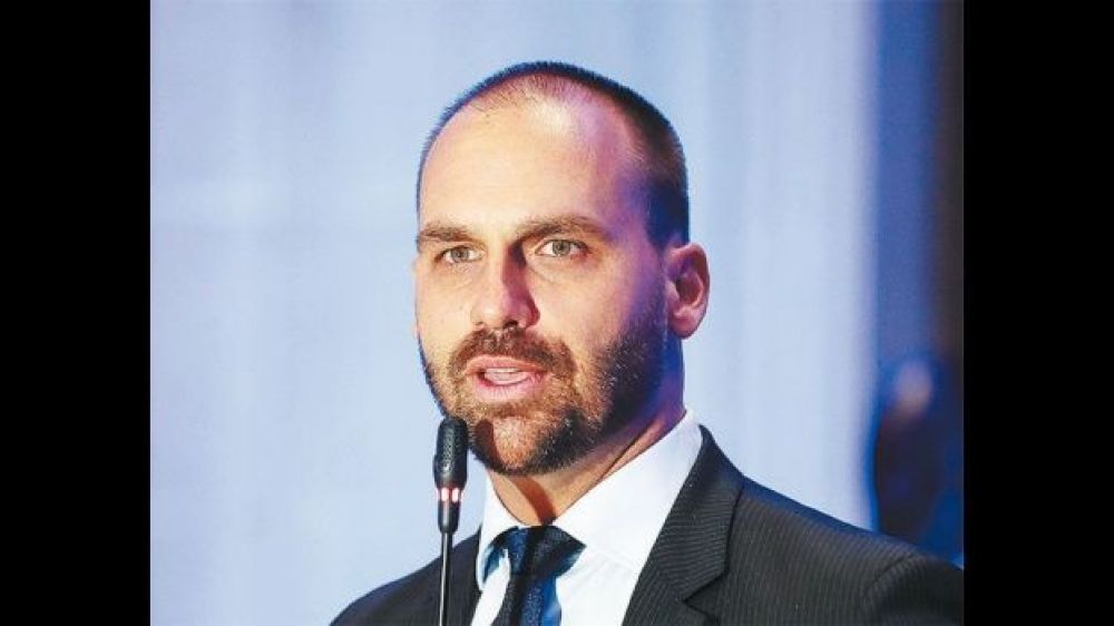 Bolsonaro designa a su hijo como embajador en EEUU