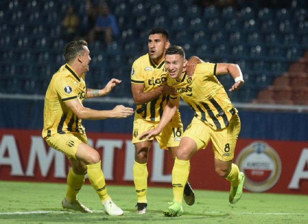 Guaraní da el primer golpe ante Corinthians
