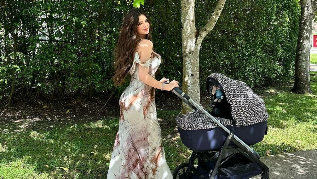 Diosa total, Nadia Ferreira paseando a su bebé en Miami