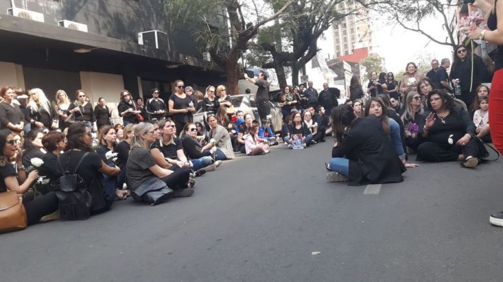 Exigen frente al sanatorio Migone justicia para niño que falleció