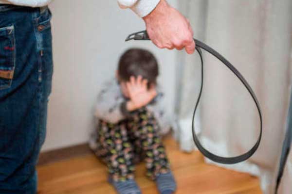 Un niño de 12 años fue brutalmente agredido por quien sería su padre