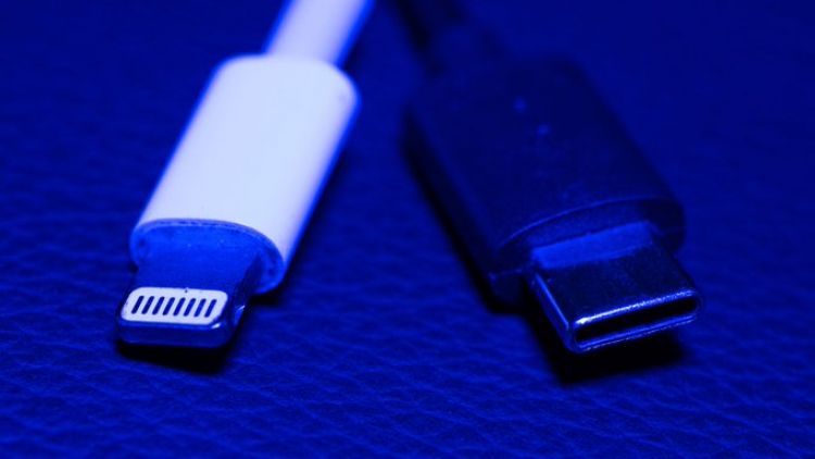 UE propone un cargador universal, ante la firme oposición de Apple