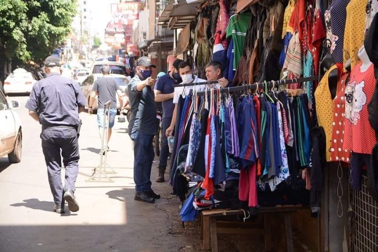 Cerrarán puestos de mesiteros y casilleros que saquen su mercadería a la vía pública de CDE