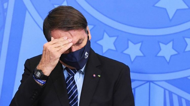 "¡Genocida!": pasajeros increparon a Bolsonaro en un avión