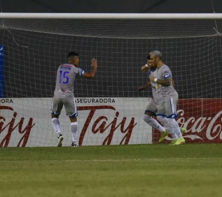 12 de Octubre empuja más hacia el abismo a River Plate