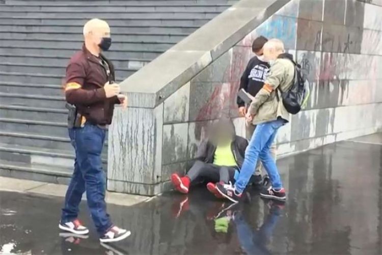 Sospechoso de ataque con cuchillo en París confiesa que actuó contra Charlie Hebdo