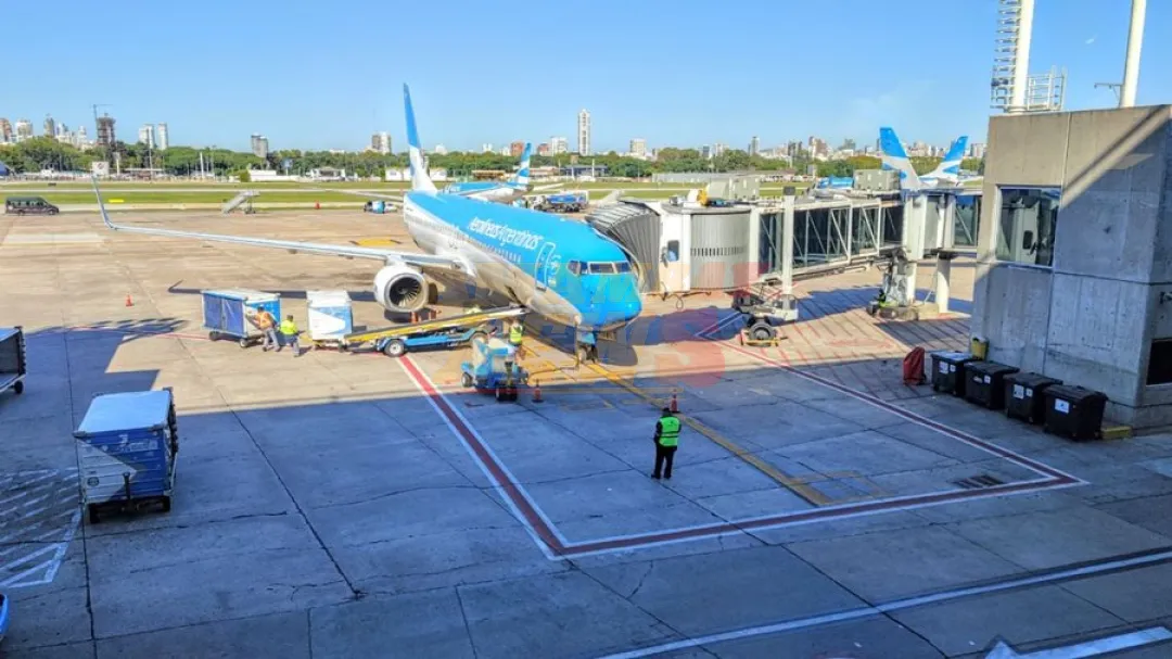 Huelga de controladores aéreos provoca cancelación y retrasos de vuelos en Argentina