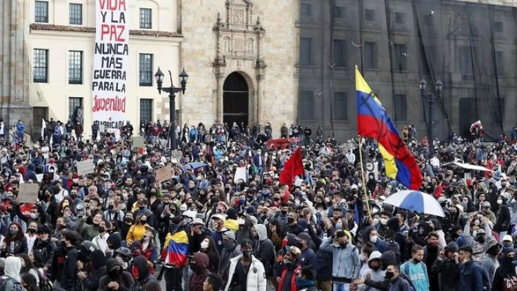 Diputado colombiano acusa a narcotraficantes de violencia en protestas
