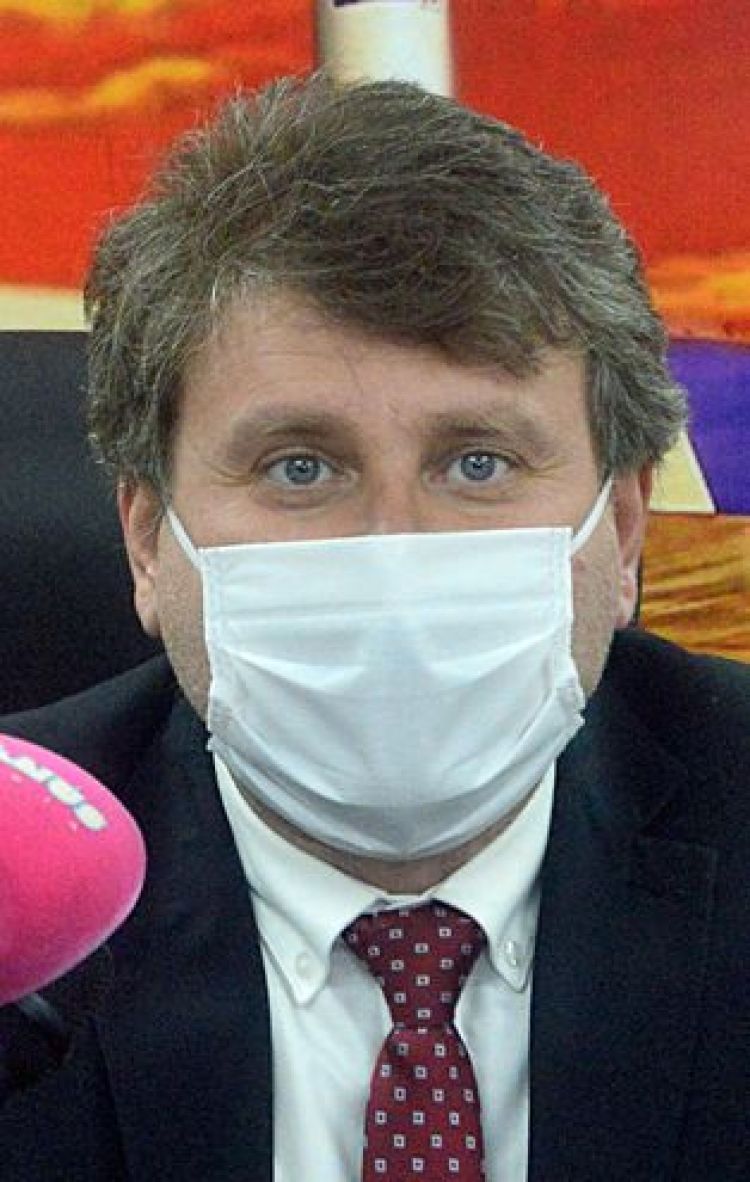 Intentan enfriar escándalo y mantener a Denis Lichi en Petropar